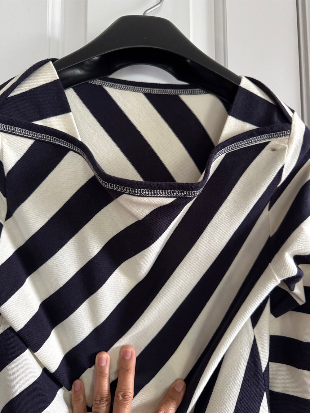 🤍💙Tory Burch Navy & White Diagonal Stripe Tee size M - Picture 10 of 14